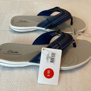 Clark’s Flip Flops Size 11.